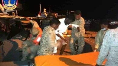 خفر السواحل اليمني يستلم مهربين من احدى سفن البحرية الامريكية ..تفاصيل 11