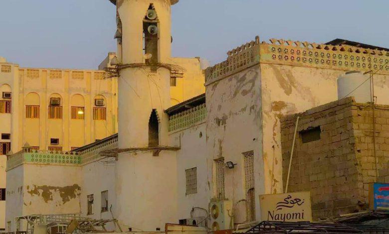 الشروع بهدم مسجد أثري قديم في عدن