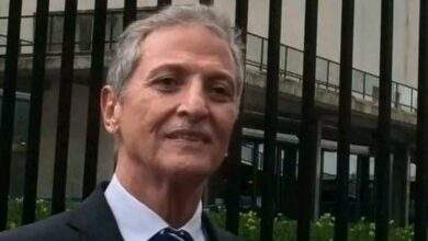 سياسي يمني : الحكومة مستعدة لدفع المرتبات بالدولار 8