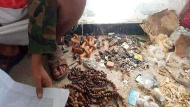 القبض على ساحر يمني يمارس السحر منذ 40عاما.. شاهد ماذا وجدوا في منزله (صور) 2