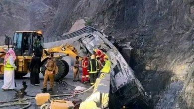 بينهم يمنيين وفاة 20 معتمرا وإصابة 30 آخرين آثار حادث مروري في السعودية 9