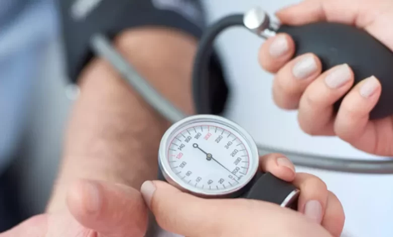 لماذا ينخفض ضغط الدم بعد الإفطار في رمضان؟