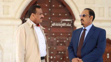 محافظا حضرموت وشبوة يبحثان سُبل تعزيز التنسيق بين المحافظتين في الجوانب الخدمية والأمنية 5