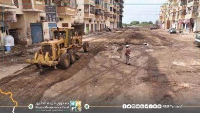بتمويل صندوق صيانة الطرق.. بدء صيانة الخط الخلفي لمدينة إنماء في عدن 2