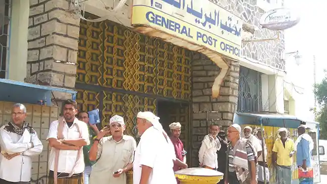 بريد في عدن يعجز عن صرف رواتب المتقاعدين والسبب