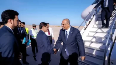رئيس المجلس الانتقالي يصل إلى المكلا وفي استقباله النائب البحسني 7