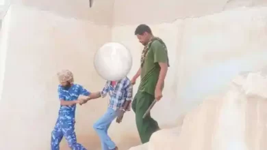 مواطن يدعي ملكية حصن الغويزي التاريخي ويقاوم الأمن بعصا.! 11
