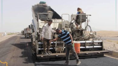 بتمويل صندوق صيانة الطرق..أعمال سفلتة يشهدها خط الحسيني العند في لحج 3