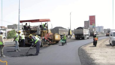 عدن.. تشهد بدء أعمال سفلتة خط جولة الرحاب إلى جولة كندين 2