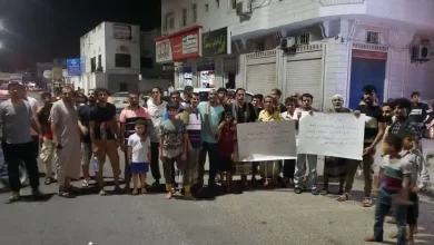 أبناء حي الرشيد في عدن ينظمون وقفة احتجاجية 3