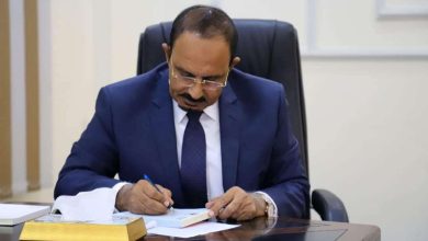 محافظ حضرموت يوقف بيع وشراء العملات الأجنبية اعتبارًا من اليوم وحتى إشعار آخر. 3
