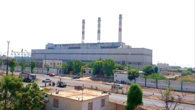 بدون كهرباء.. عدن تكتوي بحرارة الصيف الحارق وفساد القائمين 8