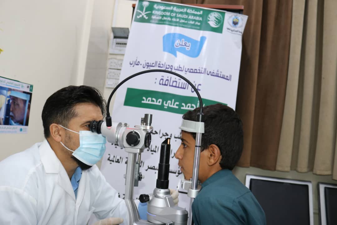بتمويل مركز الملك سلمان.. 41 عملية جراحية نوعية أجراها برنامج الطبيب  الزائر بالمستشفى التخصصي بمأرب
