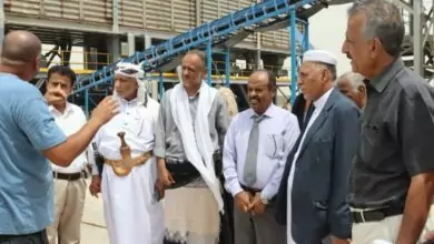رئيس هيئة المنطقة الحرة يتفقد جهوزية تشغيل مصنع دار اليمن للأسمنت في عدن 1