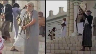 مسلحون قبليون من ال كثيري يقتحمون ساحة الكثيري ويمزقون لافتات مهرجان الانتقالي 4