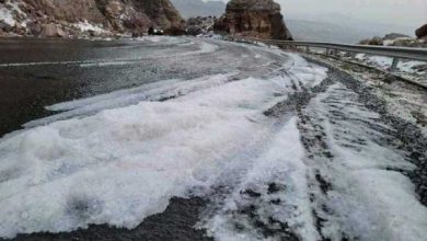 شاهد .. حبات البرد تكسو الجبال في هذه المحافظات اليمنية. 6