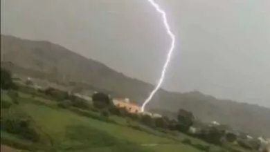 صاعقة رعدية تودي بحياة طفلة وامها بهذه المحافظة 4