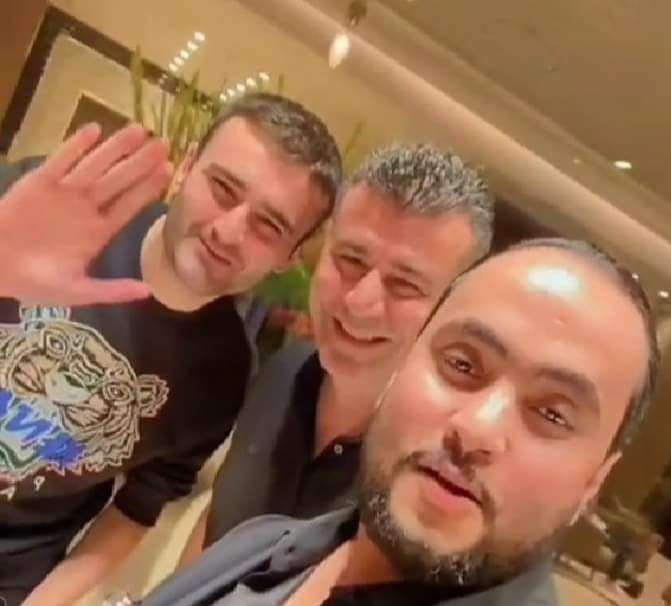 بعد خلاقات عنيفة، نحج رجل أعمال يمني في تحقيق صلح بين الشيف التركي الشهير بوراك ووالده “تفاصيل”
