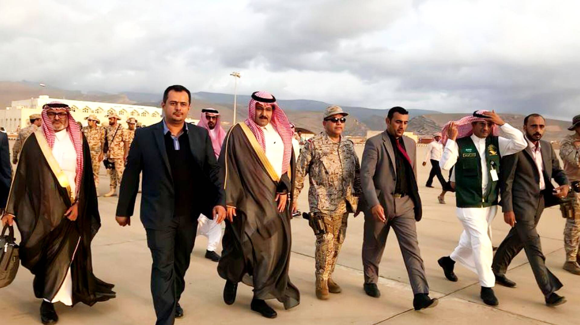 حرس إنذار: حان الوقت لرحيل حكومة معين .. تفاصيل