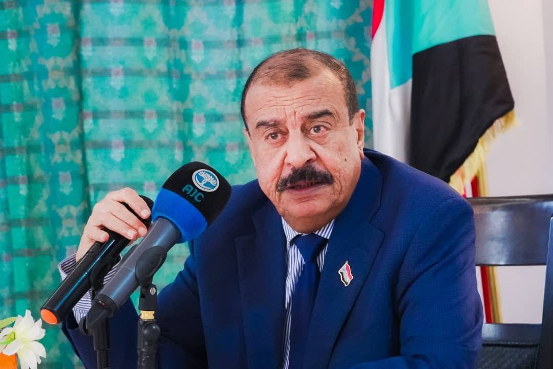 بن بريك : نحن على مفترق خطير .. تفاصيل