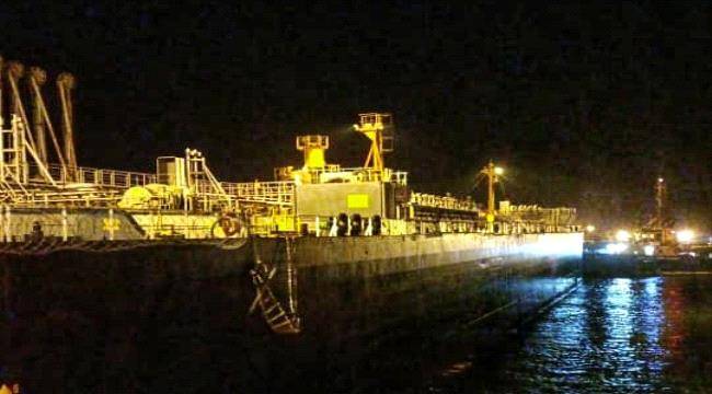 ماصحة وصول سفينة محملة بوقود الديزل لمحطات توليد الكهرباء بعدن