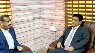 وزير النفط والمعادن يناقش مع محافظ شبوة تعزيز آليات العمل المشترك 1