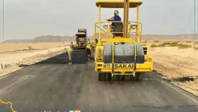 شبوة..أعمال سفلتة واسعة يشهدها خط عتق العبر 8