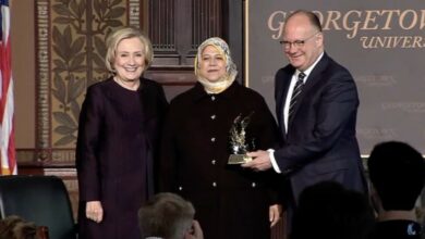 واشنطن.. ناشطة يمنية تحصل على جائزة"وسام كلينتون 2023". 9