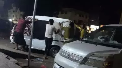 حادثة نادره .. امرأة تلد داخل باص في عدن وهذا ما قام به المارة 9