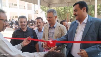 ﴿وزير الدولة محافظ عدن لملس ، والداؤودي ، يفتتحان سته صفوف إضافية في مدرسة الخنساء بالمديرية..﴾ 14