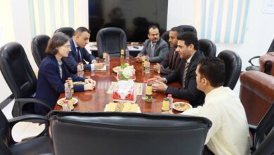 الرئيس التنفيذي لكاك بنك يلتقي السفيرة الفرنسية والملحق الاقتصادي للسفارة ويبحث معهما سبل تفعيل علاقات البنك مع البنوك الفرنسية . 2