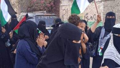 قطاع المرأة بمجلس الحراك الثوري بعدن ينظم بكريتر تظاهرة تنديداً بتدهور العملة وتضامناً مع الشعب الفلسطيني 2