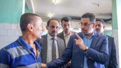 رئيس الوزراء بن مبارك يوجه بإحالة إدارة حكومية بعدن للتحقيق 3