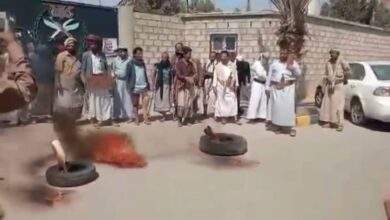 مأرب .. جرحى الحرب يحرقون أطرافهم الصناعية احتجاجا على أوضاعهم المعيشية 9