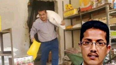 الظروف تجبر مذيع شهير بقناة اليمن على العمل في بقالة 5