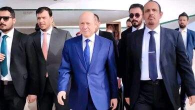 رئيس مجلس القيادة الرئاسي وعضوا المجلس عبدالله العليمي وعثمان مجلي يصلون المكلا 6
