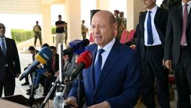 رئيس مجلس القيادة يعلن بدء اجراءات انشاء محطتين للطاقة الكهربائية في حضرموت 4