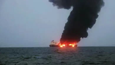 هيئة أوروبية: النيران ما زالت مشتعلة بسفينة هاجمها الحوثيون 1