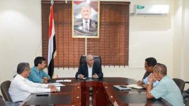الوزير الشرجبي يناقش خطة تنفيذ مشروع سبل العيش ويتفقد خط نقل المياه بعدن 8
