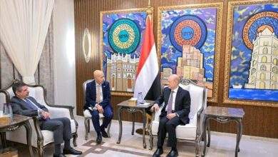 رئيس مجلس القيادة يستقبل سفير الولايات المتحدة 7