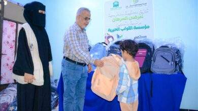 مؤسسة السرطان بعدن توزع 100 حقيبة مدرسية لأطفال وابناء مرضى السرطان 10