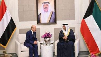 رئيس مجلس القيادة يثمن للكويت دورها الانمائي والانساني الفاعل في اليمن 1
