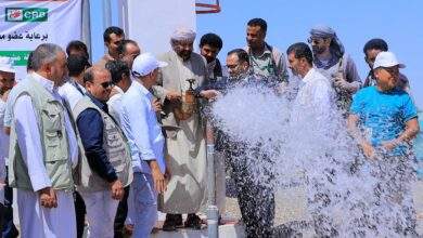 وكيل مأرب يفتتح مشروع مياه مخيم القوز للنازحين 8