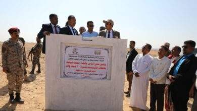 محافظ حضرموت يضع حجر الأساس لمشروع إنشاء محطة توليد بالطاقة الشمسية لتعزيز كهرباء الوادي 10