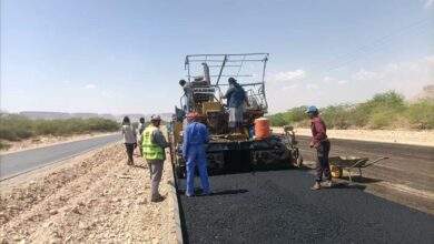 مدير عام مديرية القطن يتفقد سير أعمال سفلتة الخط المزدوج العقاد العنين 8