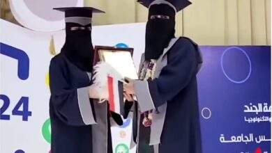 طالبة تتخرج مع ابنتها بنفس الدفعة من كلية العلوم الإدارية بتعز 3
