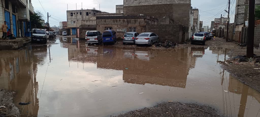 مواطنون في عدن يحذرون من كارثة تهدد حياة أطفالهم