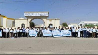 نقابة التدريس بجامعة حضرموت تنظم وقفات احتجاجية للمطالبة بتحسين أوضاع المعيشة 8