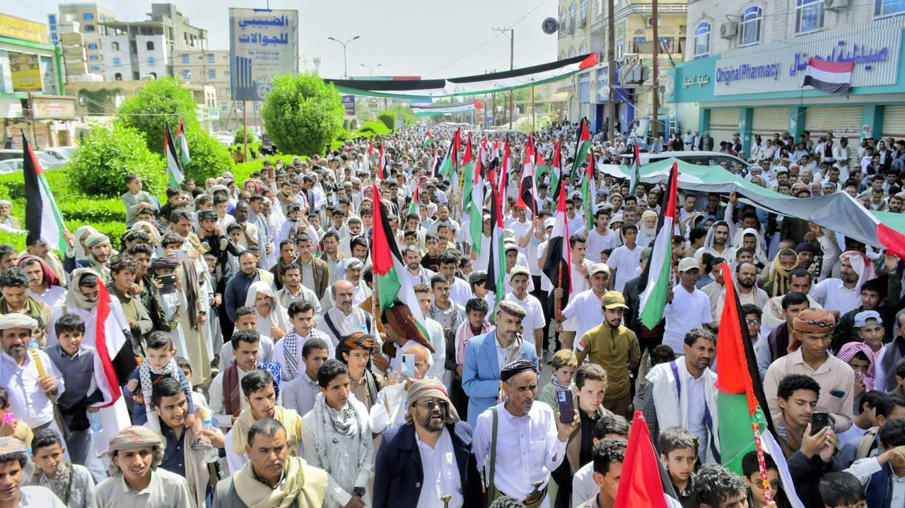 وقفة جماهيرية في مأرب تندد باستمرار جرائم الاحتلال في غزة وتدعو لتحرك دولي لوقفها