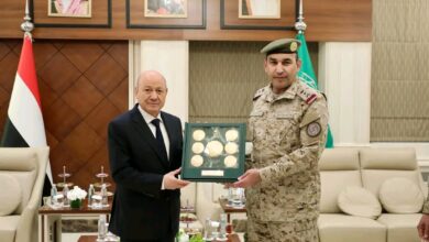 رئيس مجلس القيادة يزور مقر قيادة القوات المشتركة لتحالف دعم الشرعية 4